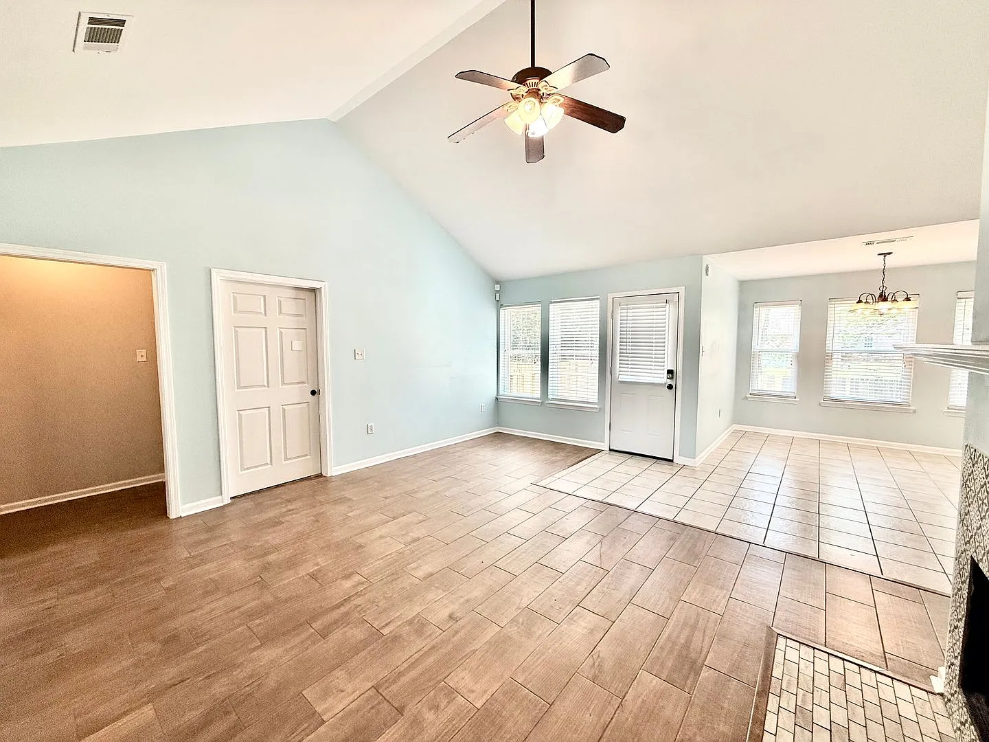 3 Bed, 2 Bath Home in Henderson Bayou Estates — Photo 3