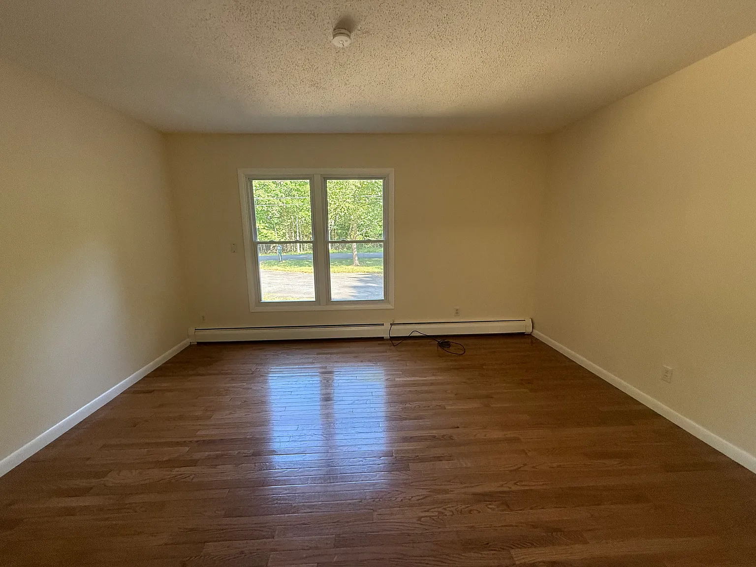 2 bed, 875 sqft, $1,975 — Photo 3