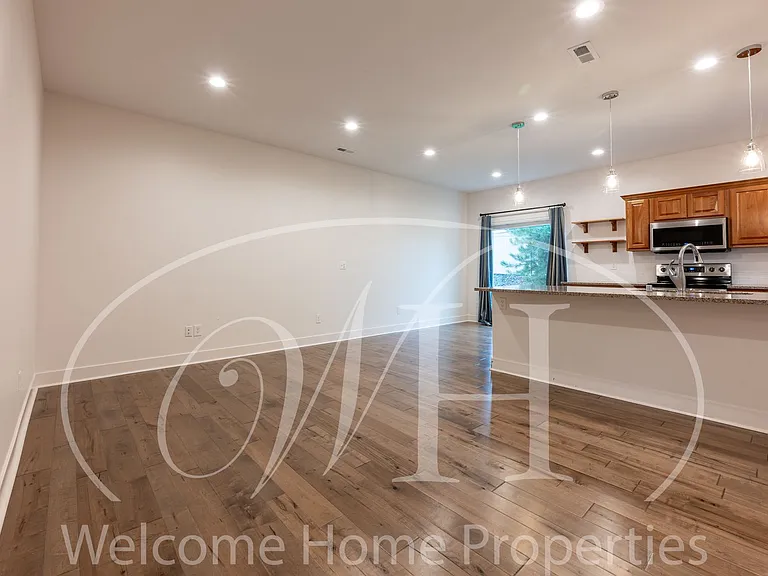 22 NE Hadley Way — Photo 6