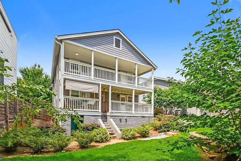 2 bed, 1.0 bath, 860 sqft, $1,595 — Photo 1