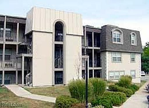 1st image of 800 E 100th Ter APT 320