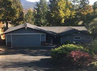 1616 Stardust Way, Medford, OR