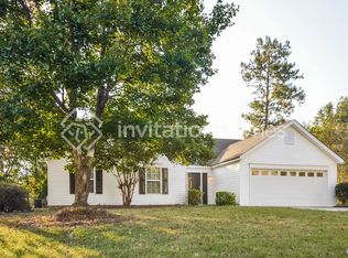 423 Crested View Dr, Loganville, GA 30052