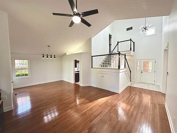 4th image of 2025 Littlewood Dr