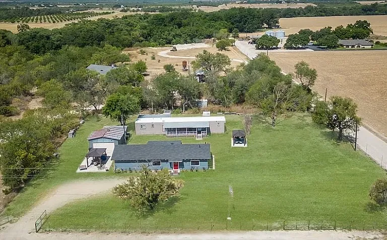 3775 FM 471 N — Photo 3