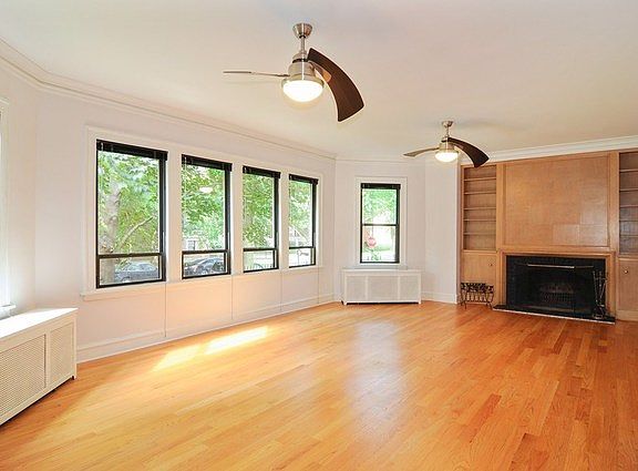 2nd image of 2050 W Berwyn Ave #1