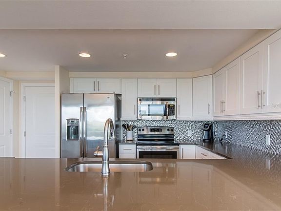 4th image of 223 Island Way #4D