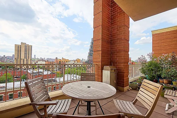Sold by Compass | media 1