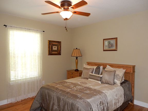 5th image of 297 Highland View Ct