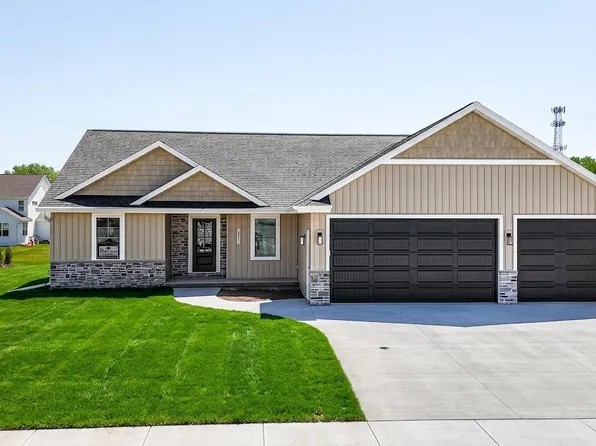 W5845 Roundstone Pl, Menasha, WI 54952