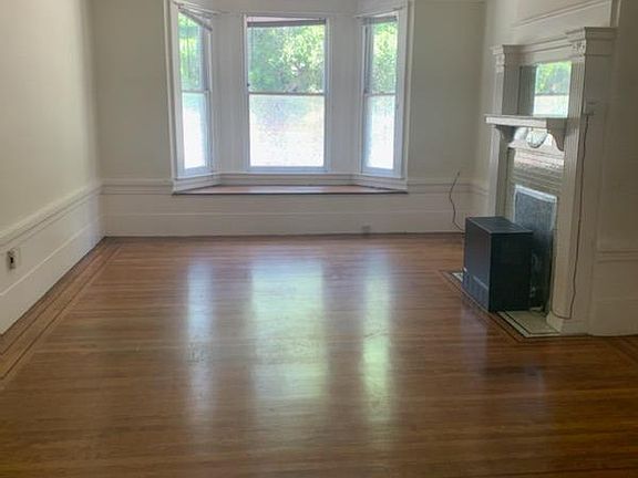 2nd image of 1815 Oak St #B