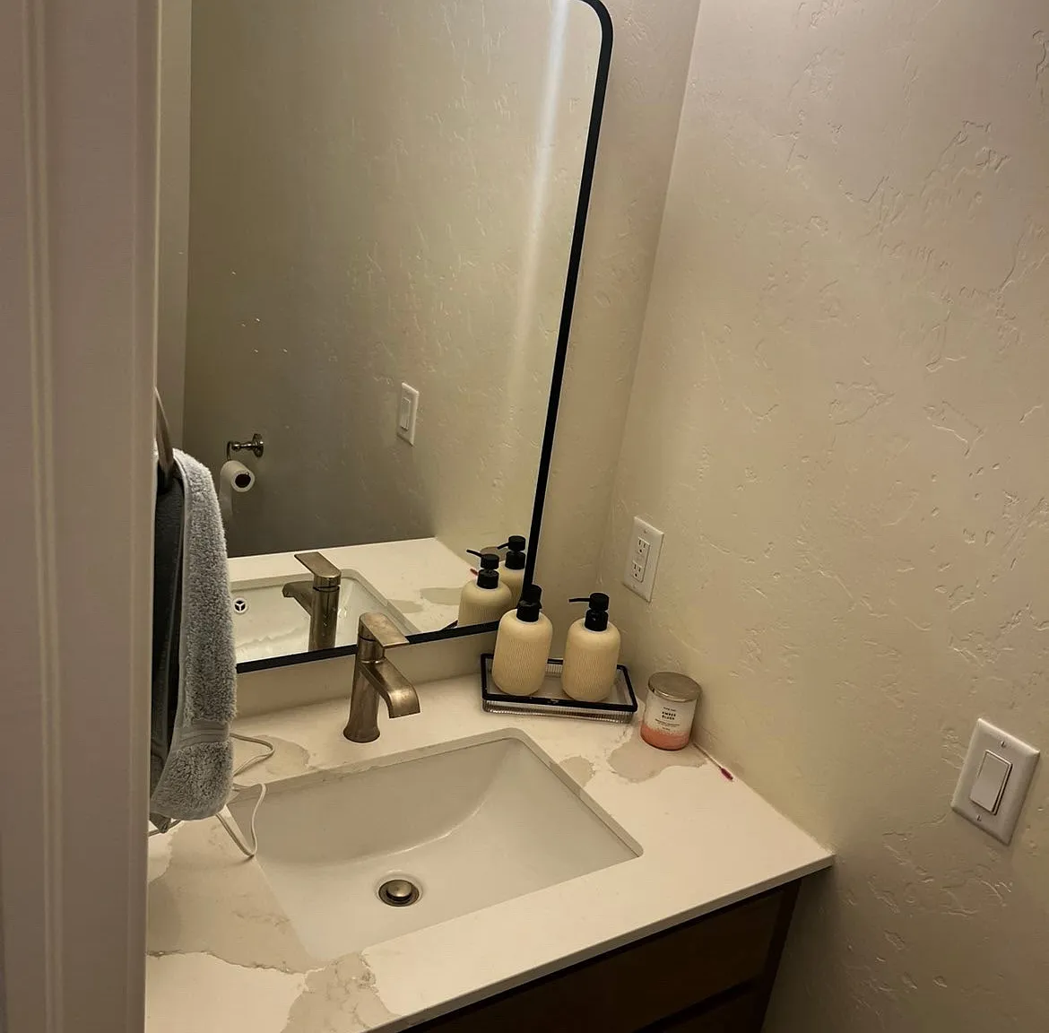 3 bed, 2.5 bath, 1762 sqft, $2,400 — Photo 4