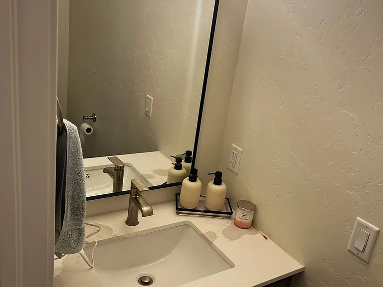 2459 Park Vista St #B — Photo 4