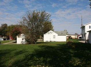 1257 N 4th Ave W, Newton, IA 50208
