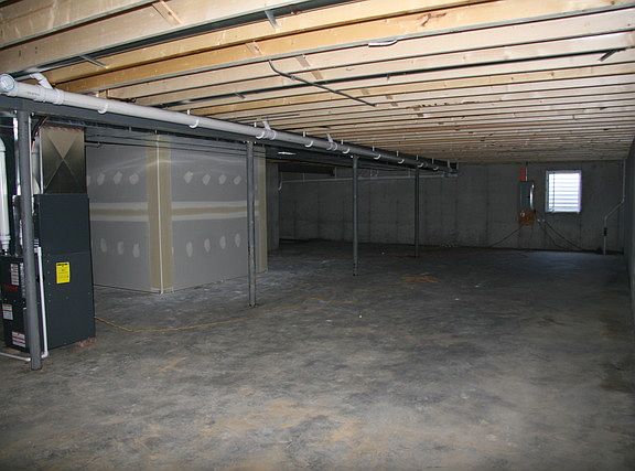 2nd image of 1717 Samantha Ln