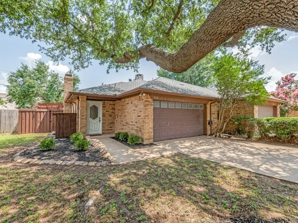 225 Mountainview Dr, Hurst, TX 76054