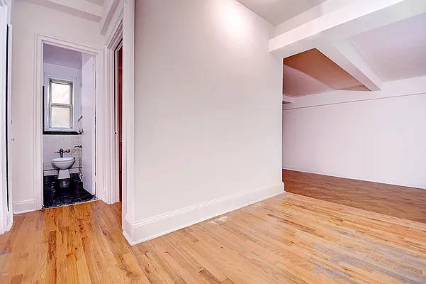 Rented by Urbane Brokerage | media 15