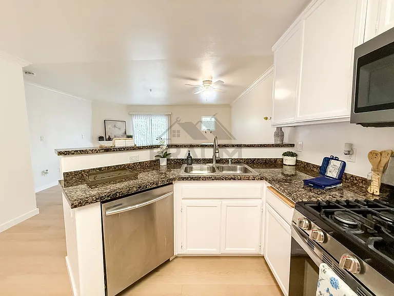 7323 WINNETKA — Photo 9