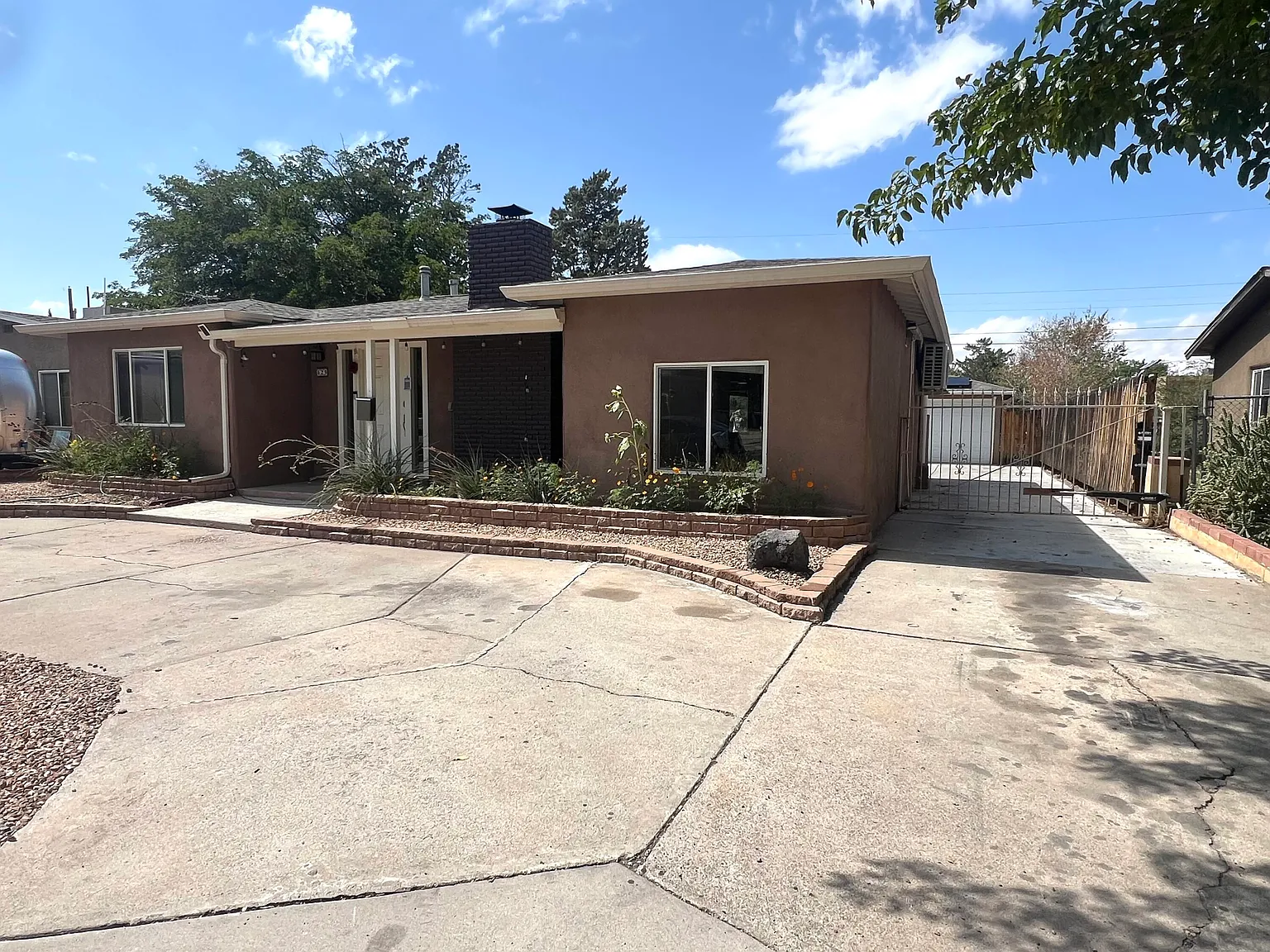 3 bed, 2.0 bath, 1313 sqft, $2,200 — Photo 2