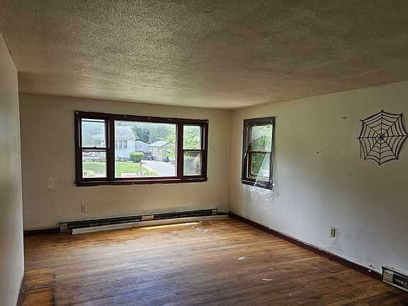 2nd image of 5 Morin Dr
