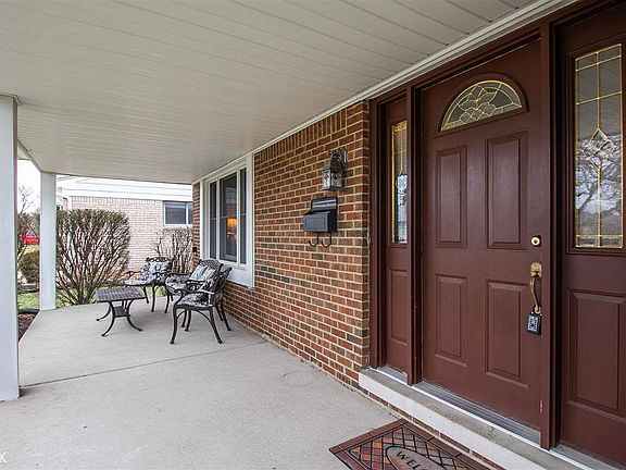 3rd image of 40234 Lizabeth Dr
