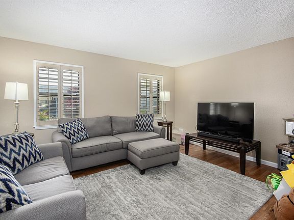 5th image of 1328 Town Cir #1