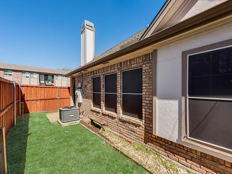 739 Harbour Town Dr — Photo 19