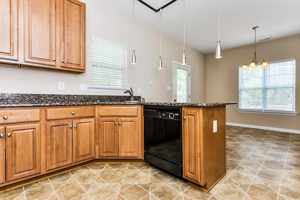3 bed, 2.5 bath, 1891 sqft, $2,105 — Photo 4