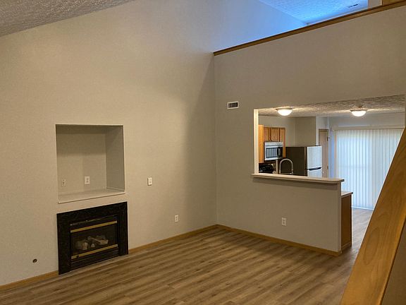 3rd image of 2677 Lilypark Dr