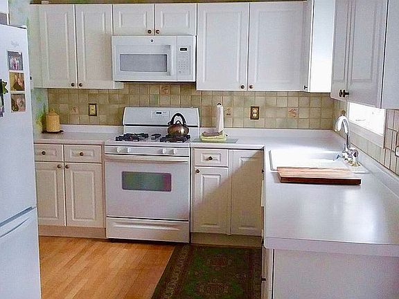 3rd image of 6 Westchester Ct