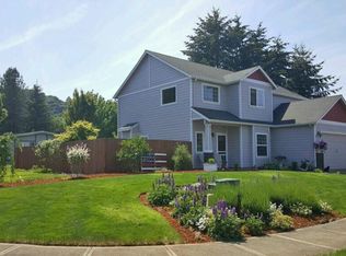 303 Division St, Silverton, OR 97381