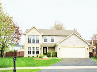 2147 Schumacher Dr, Naperville, IL 60540