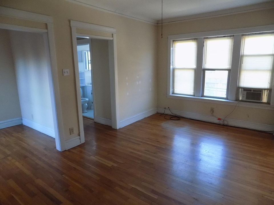 2nd image of 4445 N Damen Ave