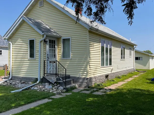 1006 Knight Ave N, Thief River Falls, MN 56701