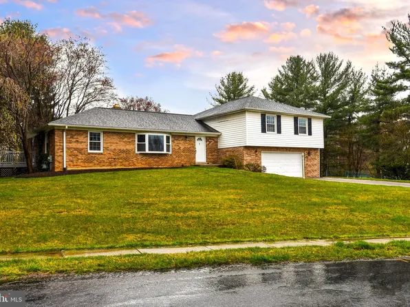 18501 Queen Elizabeth Dr, Olney, MD 20832