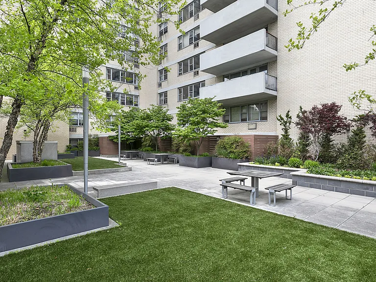 100 W 93rd St #21B — Photo 12