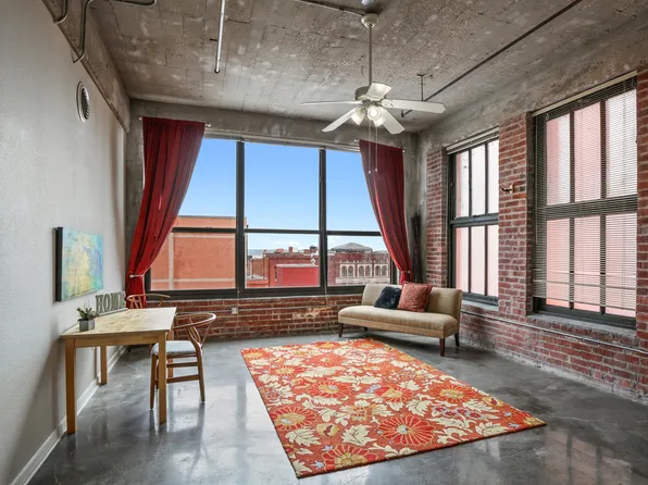 715 May St APT 423, Kansas City, MO 64105