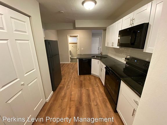 3rd image of 2424 4th St NE #1