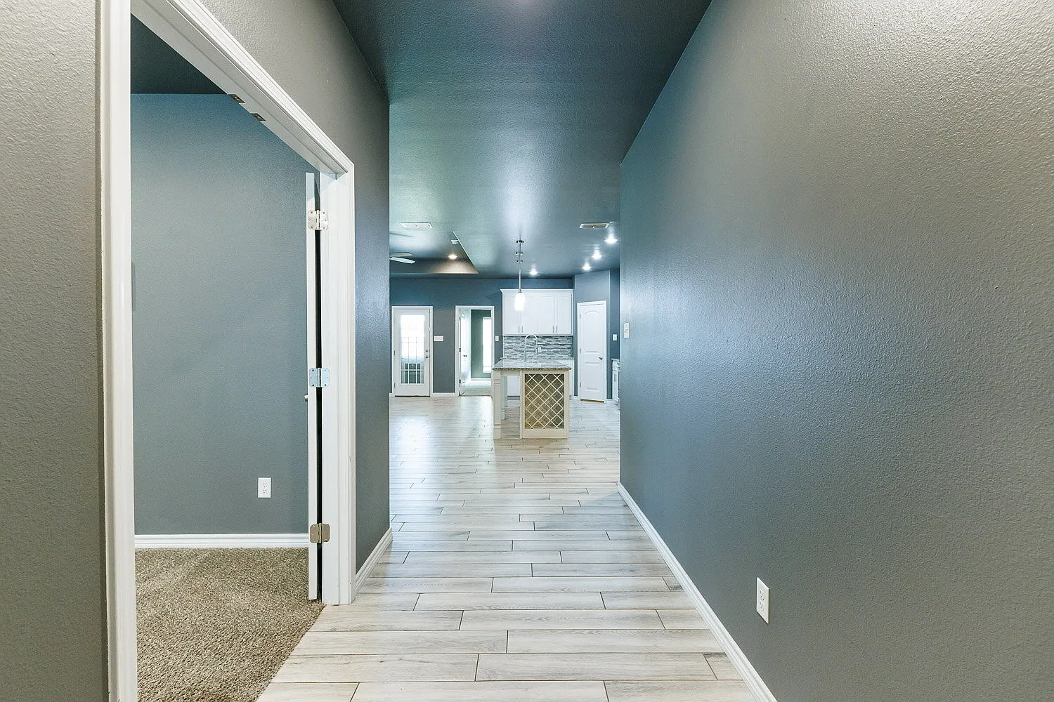3 bed, 2.0 bath, 2017 sqft, $2,200 — Photo 4