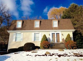 3827 Henley Dr, Pittsburgh, PA 15235