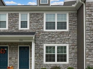 705 Farmwood Ln, Lebanon, PA 17042