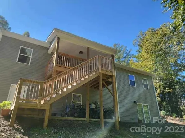 84 Sams Dr, Horse Shoe, NC 28742