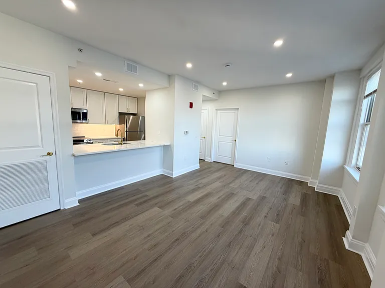 The Flats at Professional Arts Building — Photo 9