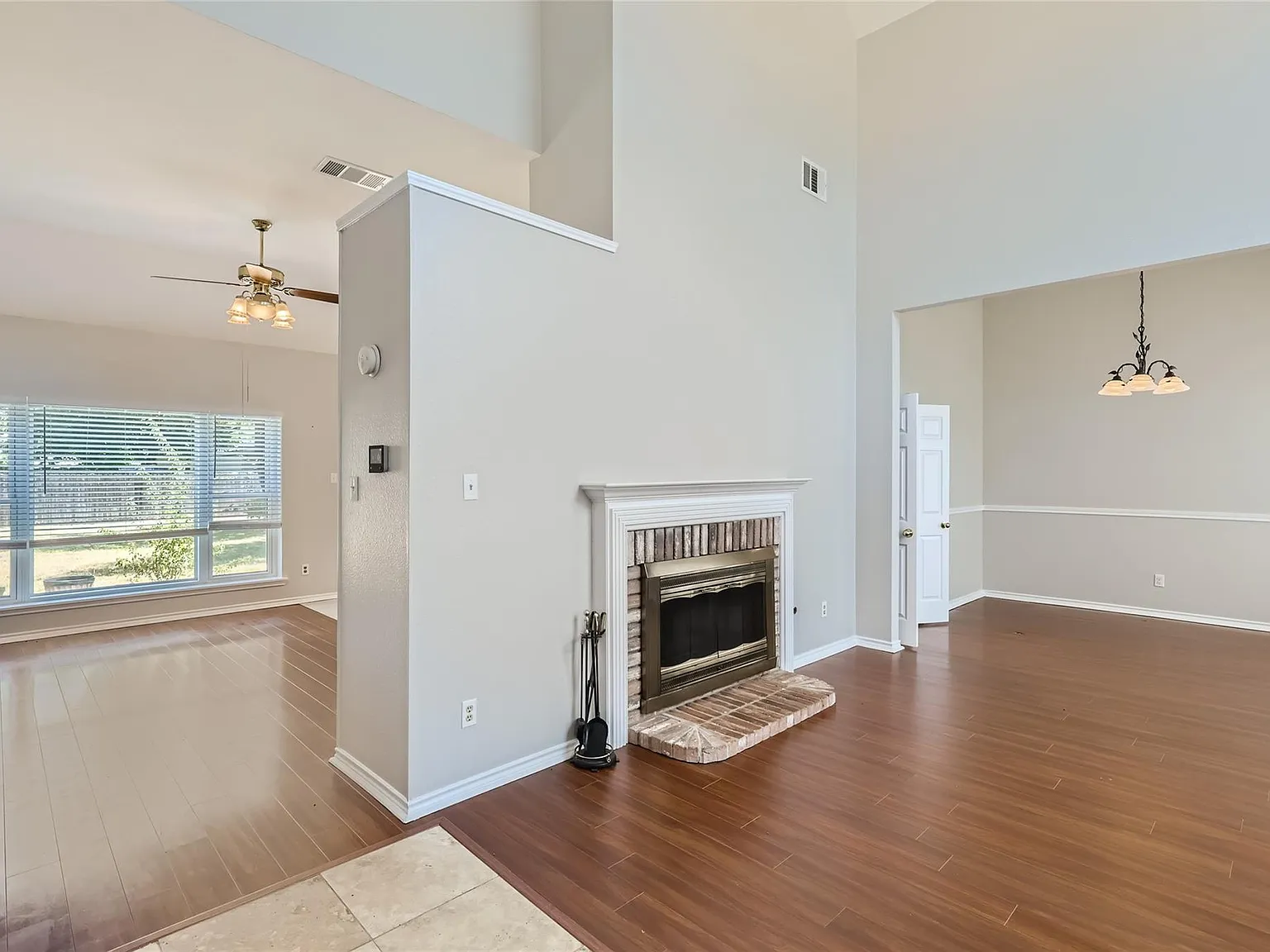 3 bed, 2.5 bath, 2000 sqft, $2,400 — Photo 3
