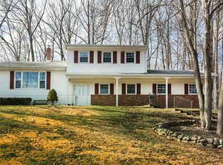 19 Laura Ln, Park Ridge, NJ 07656