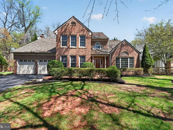 2951 Franklin Oaks Dr, Herndon, VA 20171