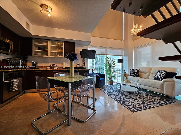 45 SE 5th St #1517 — Photo 11