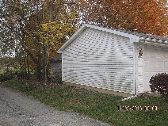 4th image of 301 E 1st St
