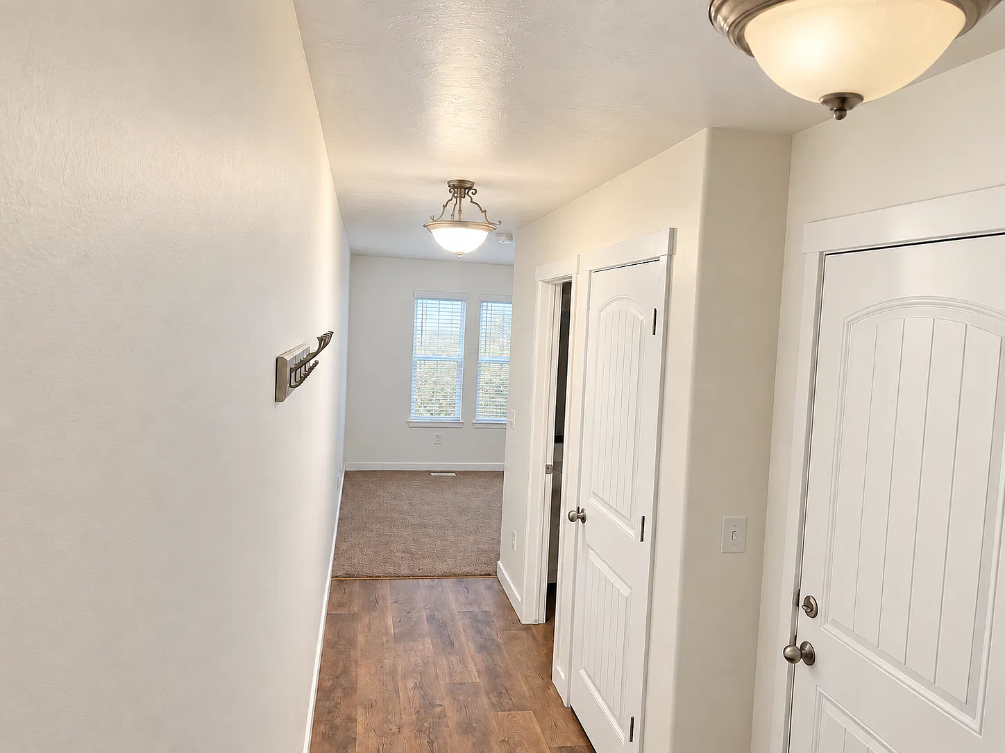 3 bed, 2100 sqft, $2,300 — Photo 2
