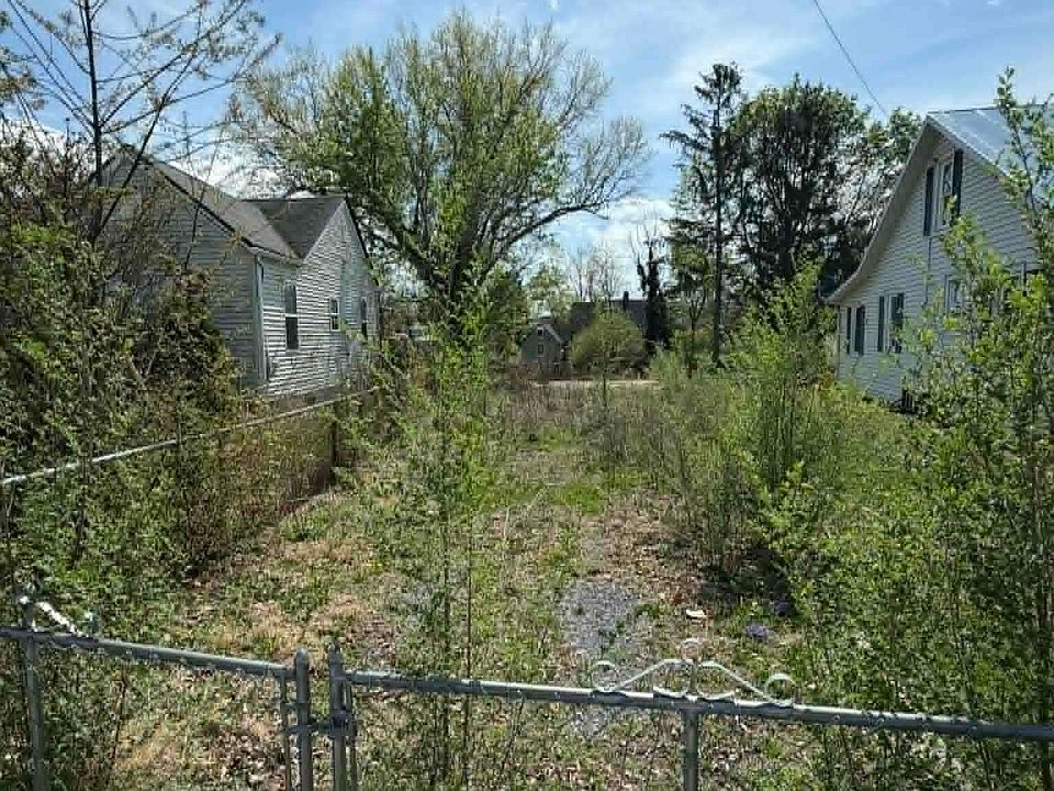 2nd image of 671 E Rock St